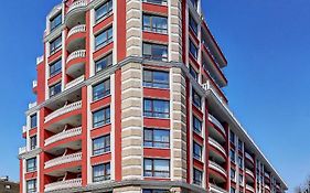 Luxury Center Apartments In Grand Karavel